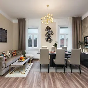 Contemporary Hidden Gem Art-deco Apartment
